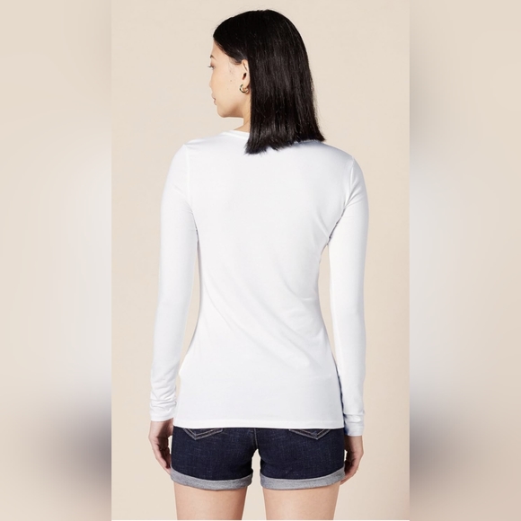 Classic white long sleeve tshirts - size M BNWT - Picture 2 of 3
